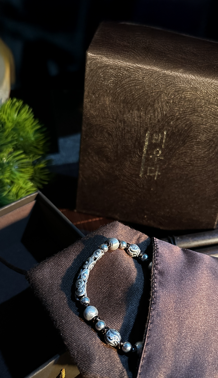 999純銀 瑞雲 ビーズブレスレット|職人手彫り 祥雲モチーフ 開運数珠ブレスレット