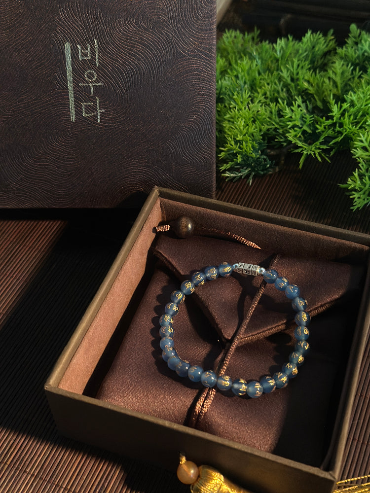 天然翡翠 六字真言ブレスレット｜999純銀・オン マニ ペメ フム・六字大明呪 数珠ブレスレット