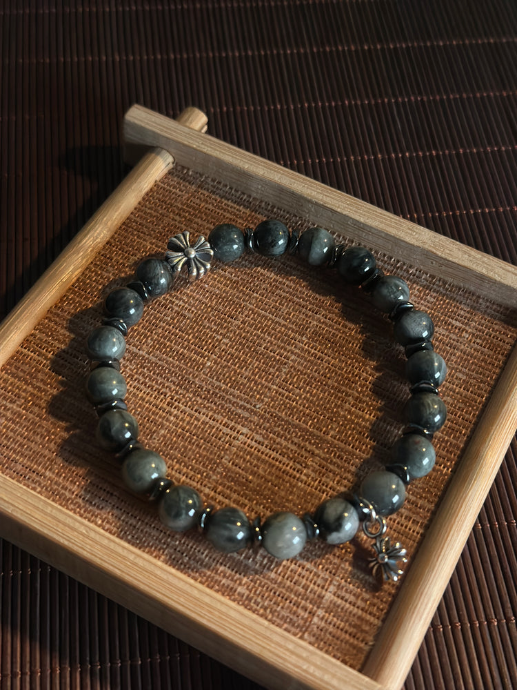 AAA天然イーグルアイ（ホークスアイ）ブレスレット｜925スターリングシルバー クロスチャーム・守護ブレスレット