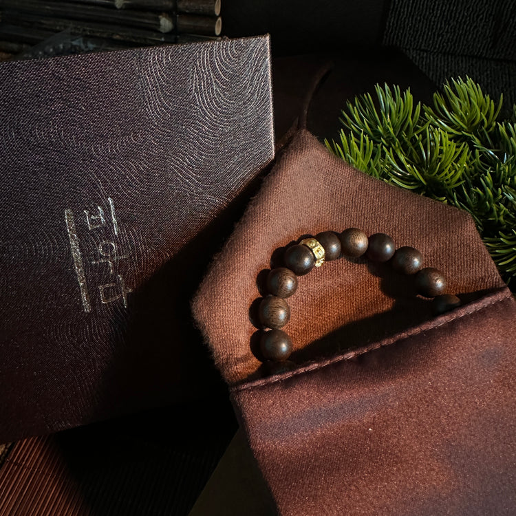 BIUDA Handcrafted Agarwood Mala Bracelet with Buddha Face – 925 Sterling Silver