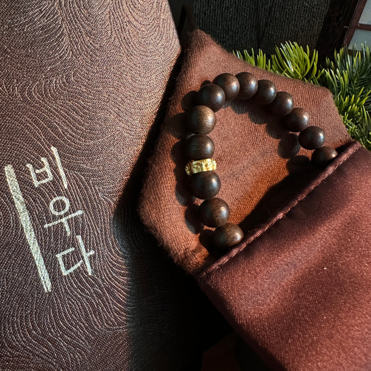 BIUDA Handcrafted Agarwood Mala Bracelet with Buddha Face – 925 Sterling Silver