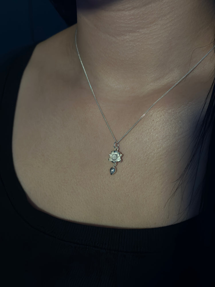 925スターリングシルバー 蓮花ペンダントネックレス｜職人手彫り 仏教 蓮モチーフ チェーンネックレス